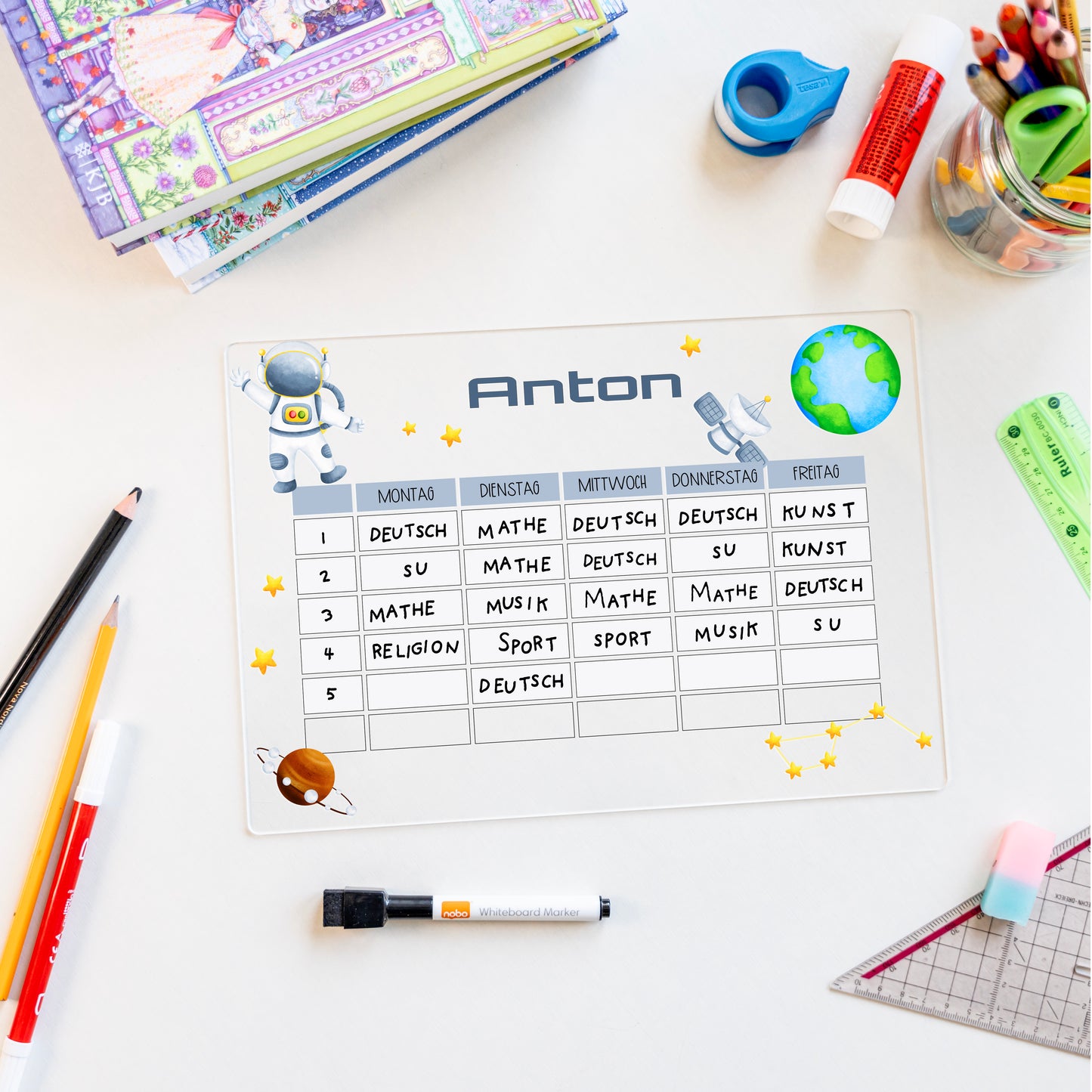 Stundenplan aus Acryl – personalisiert mit Namen (Astronaut 2)