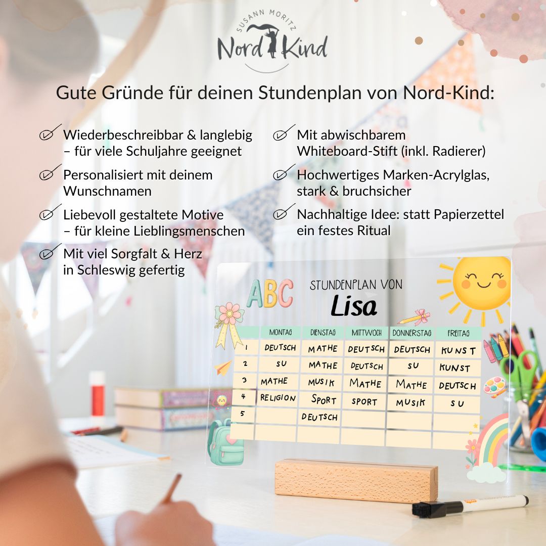Produktgrafik mit Kind am Tisch und aufgestelltem Stundenplan, Text-Overlays zeigen Vorteile des Acryl-Stundenplans mit Schulmotiven