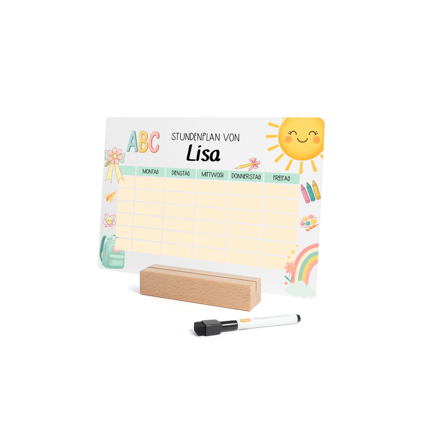 Personaliserter Acryl-Stundenplan mit buntem Motiv Schule 1 (Sonne, Regenbogen, ABC) auf weißem Hintergrund, stehend im Holzsockel, mit Whiteboard-Stift davor
