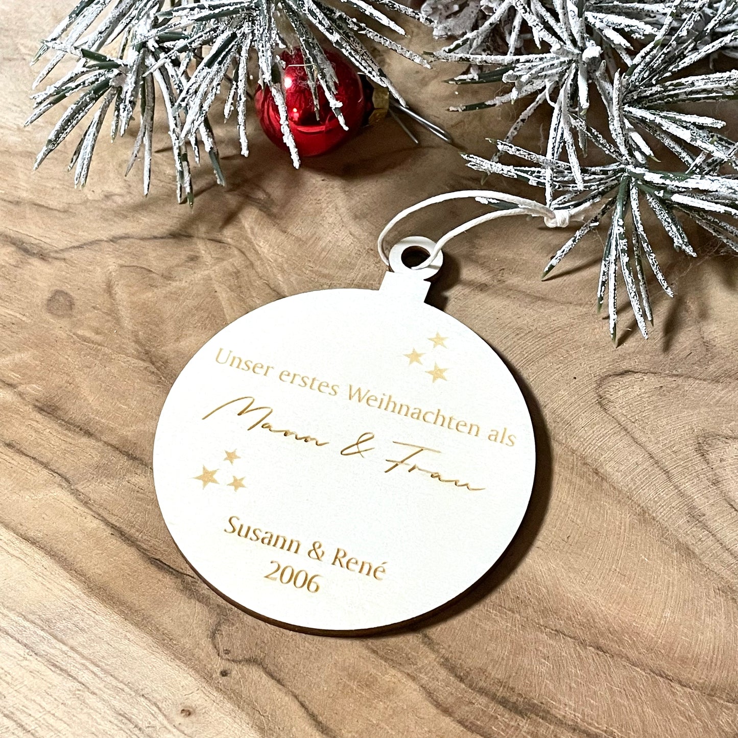 personalisierter Holz Anhänger | Mann & Frau mit Vornamen und Jahr | Weihnachtsbaumkugel | Christbaumanhänger | erstes Weihnachten
