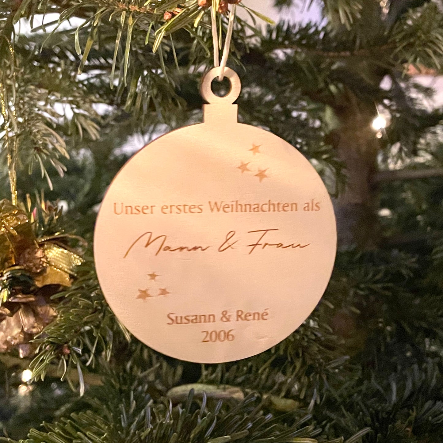 personalisierter Holz Anhänger | Mann & Frau mit Vornamen und Jahr | Weihnachtsbaumkugel | Christbaumanhänger | erstes Weihnachten