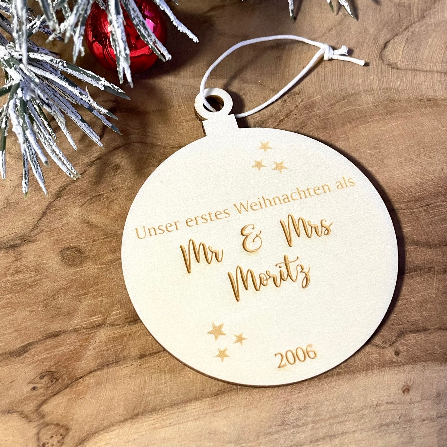 personalisierter Holz Anhänger | Mr & Mrs mit Namen und Jahr | Weihnachtsbaumkugel | Christbaumanhänger | erstes Weihnachten