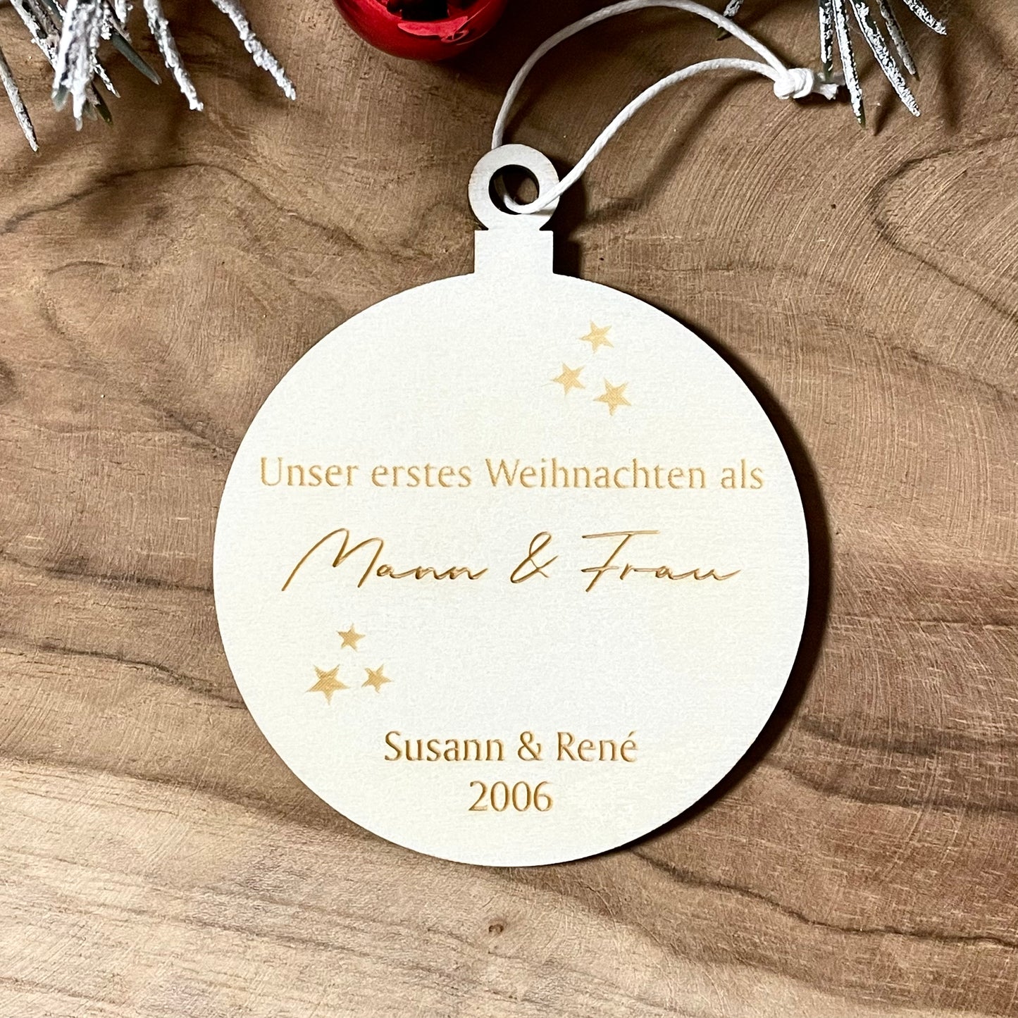 personalisierter Holz Anhänger | Mann & Frau mit Vornamen und Jahr | Weihnachtsbaumkugel | Christbaumanhänger | erstes Weihnachten