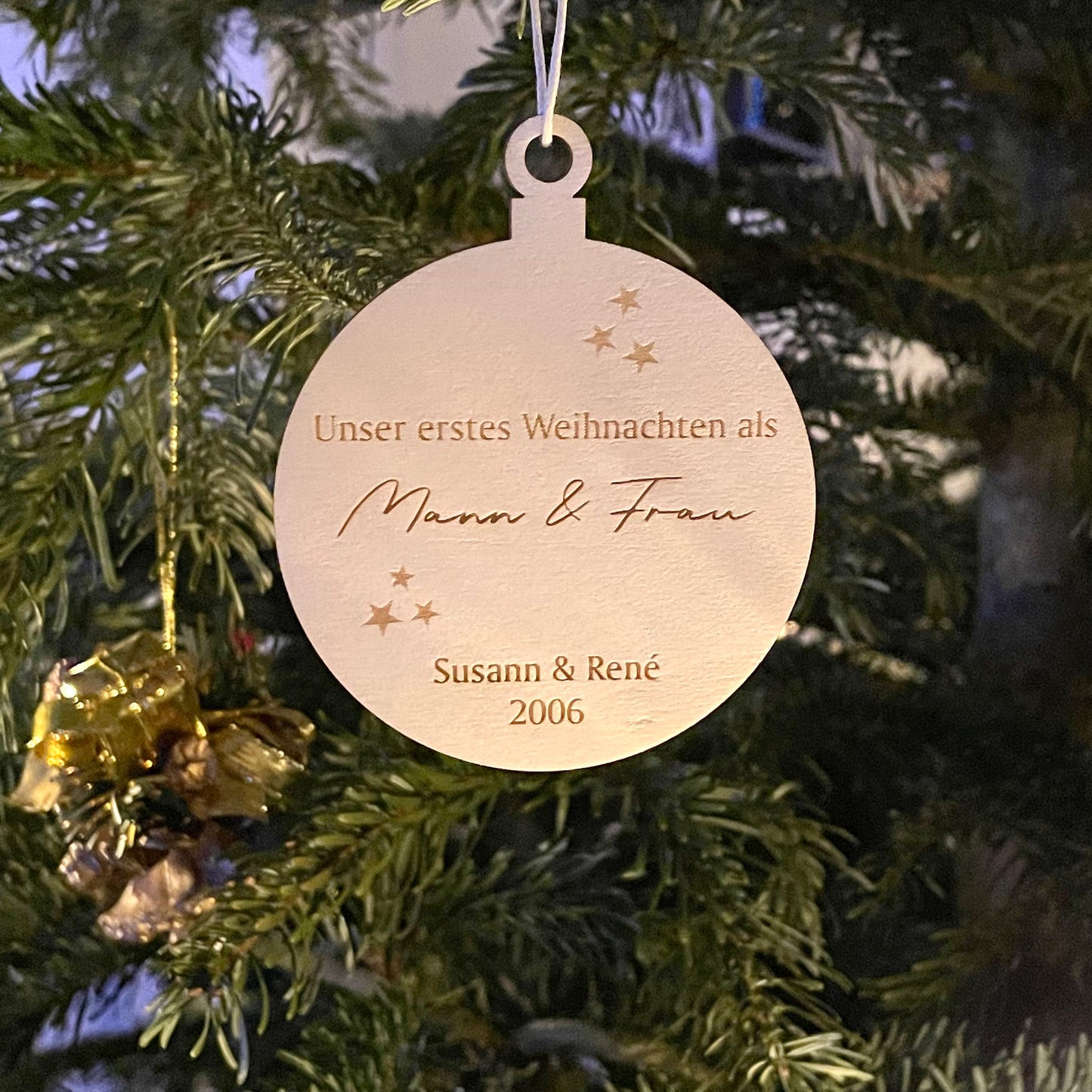personalisierter Holz Anhänger | Mann & Frau mit Vornamen und Jahr | Weihnachtsbaumkugel | Christbaumanhänger | erstes Weihnachten