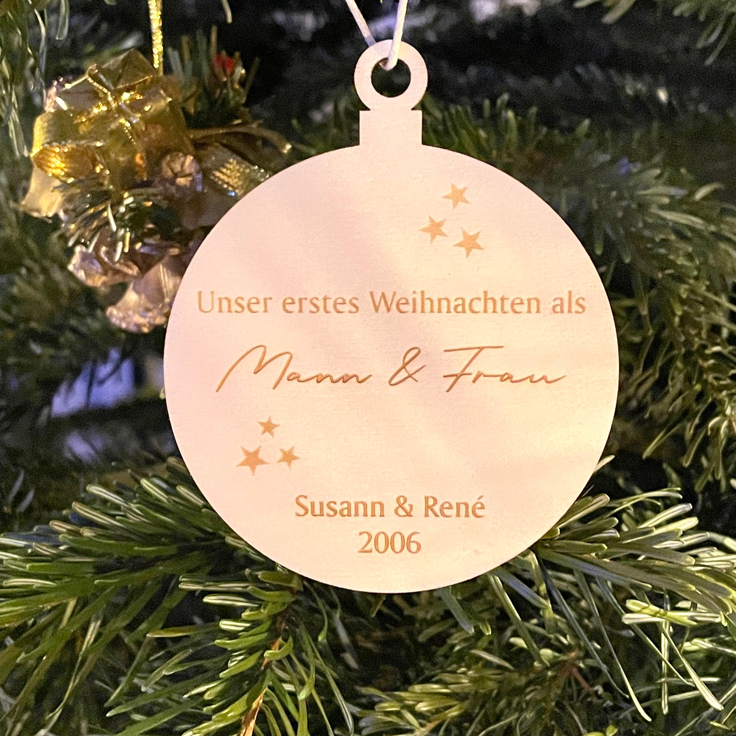 personalisierter Holz Anhänger | Mann & Frau mit Vornamen und Jahr | Weihnachtsbaumkugel | Christbaumanhänger | erstes Weihnachten