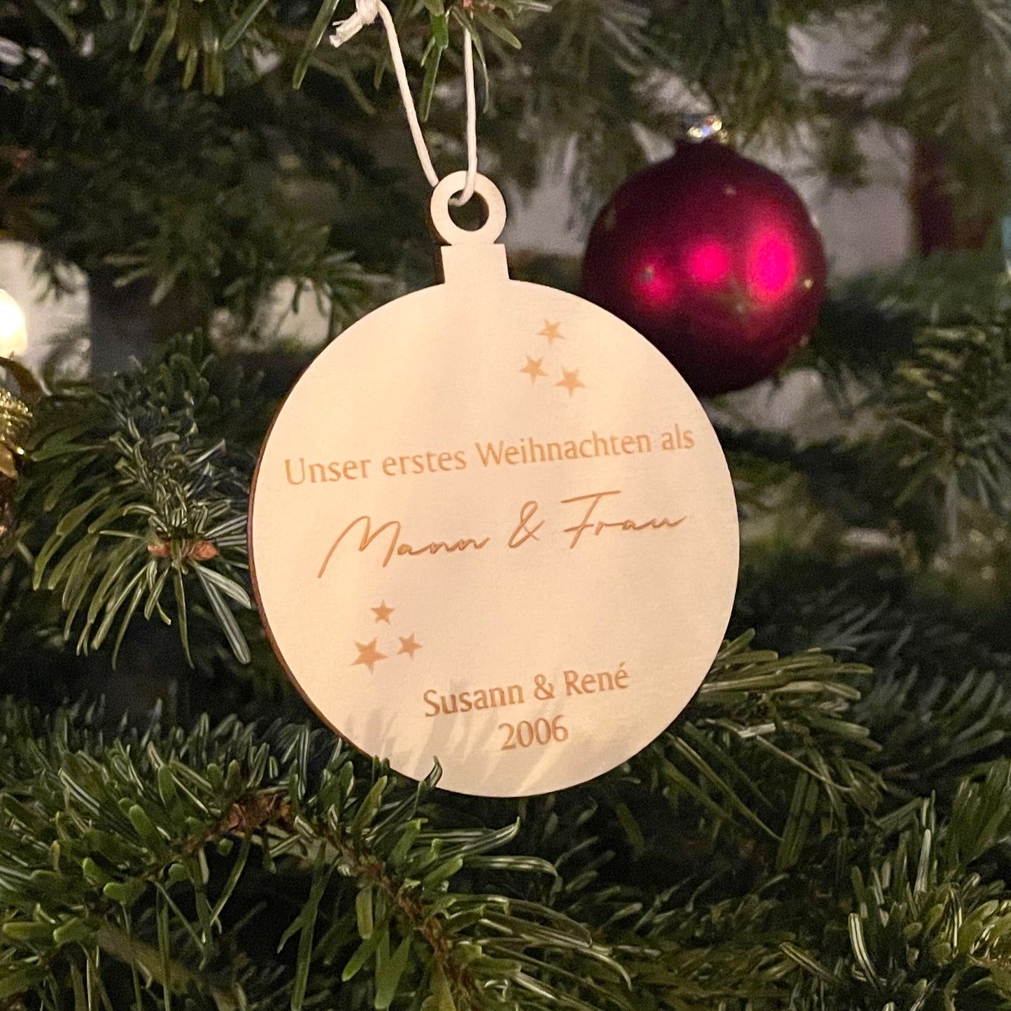 personalisierter Holz Anhänger | Mann & Frau mit Vornamen und Jahr | Weihnachtsbaumkugel | Christbaumanhänger | erstes Weihnachten