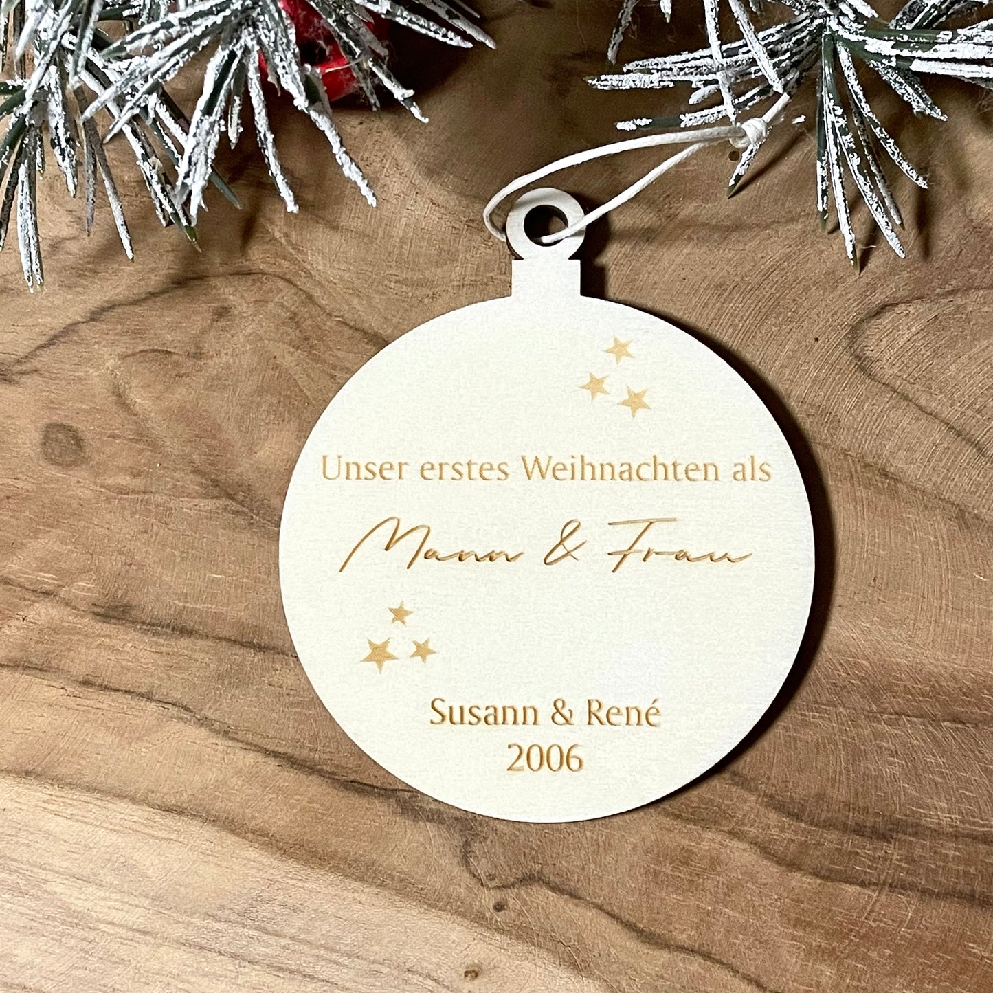 personalisierter Holz Anhänger | Mann & Frau mit Vornamen und Jahr | Weihnachtsbaumkugel | Christbaumanhänger | erstes Weihnachten