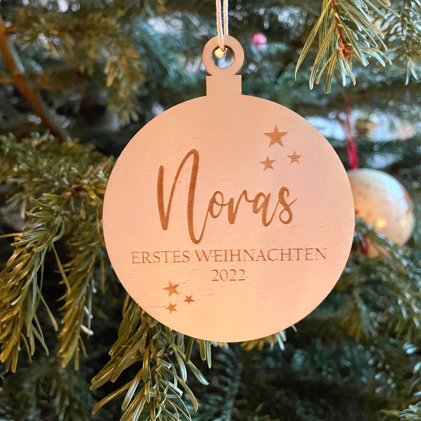 personalisierter Holz Anhänger | Vorname und Jahr | Weihnachtsbaumkugel | Christbaumanhänger | erstes Weihnachten