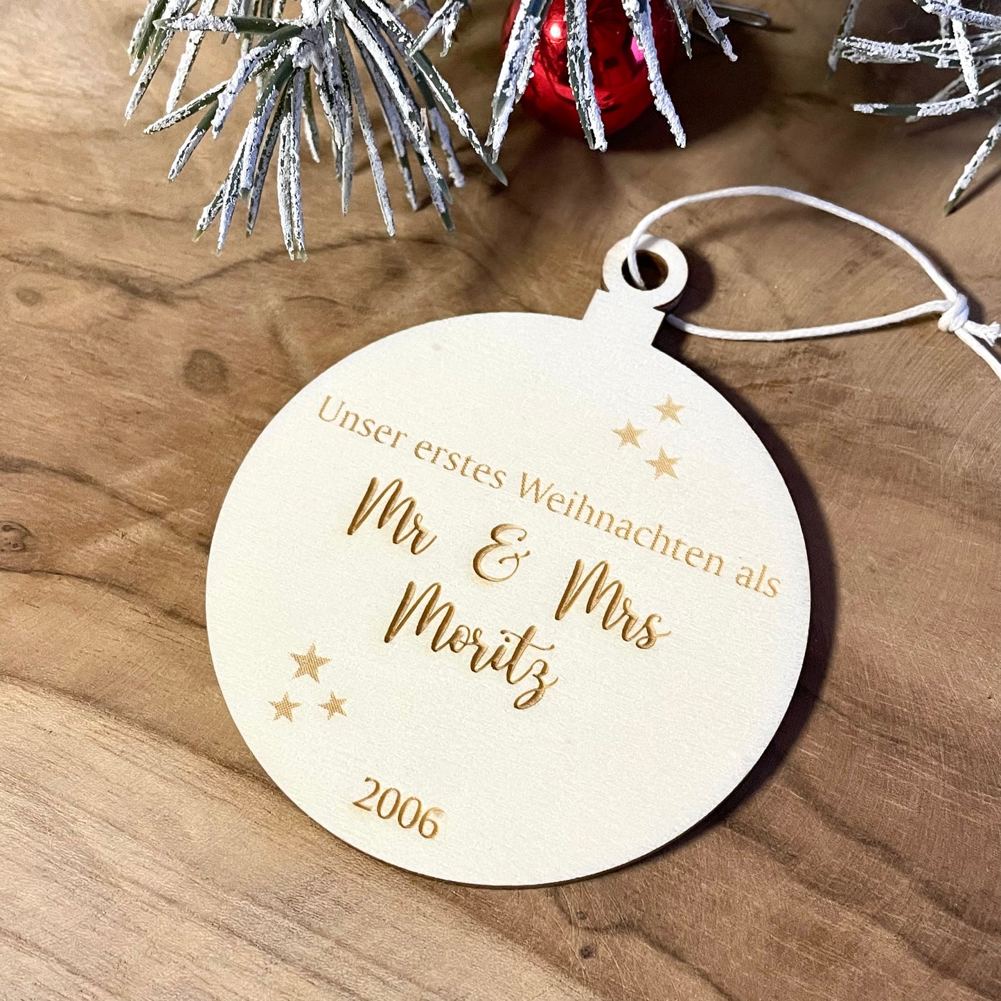 personalisierter Holz Anhänger | Mr & Mrs mit Namen und Jahr | Weihnachtsbaumkugel | Christbaumanhänger | erstes Weihnachten