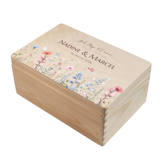 Personalisierte Erinnerungsbox Hochzeit aus Holz im Motiv Blumenwiese 2 mit Namen und Hochzeitsdatum