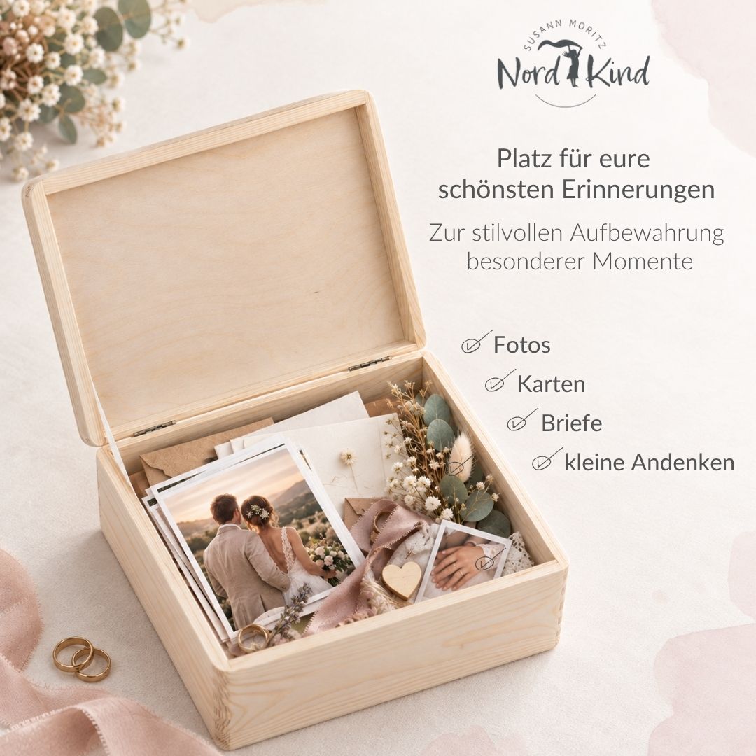 Geöffnete Erinnerungsbox Hochzeit aus Holz für Fotos, Karten, Briefe und kleine Andenken