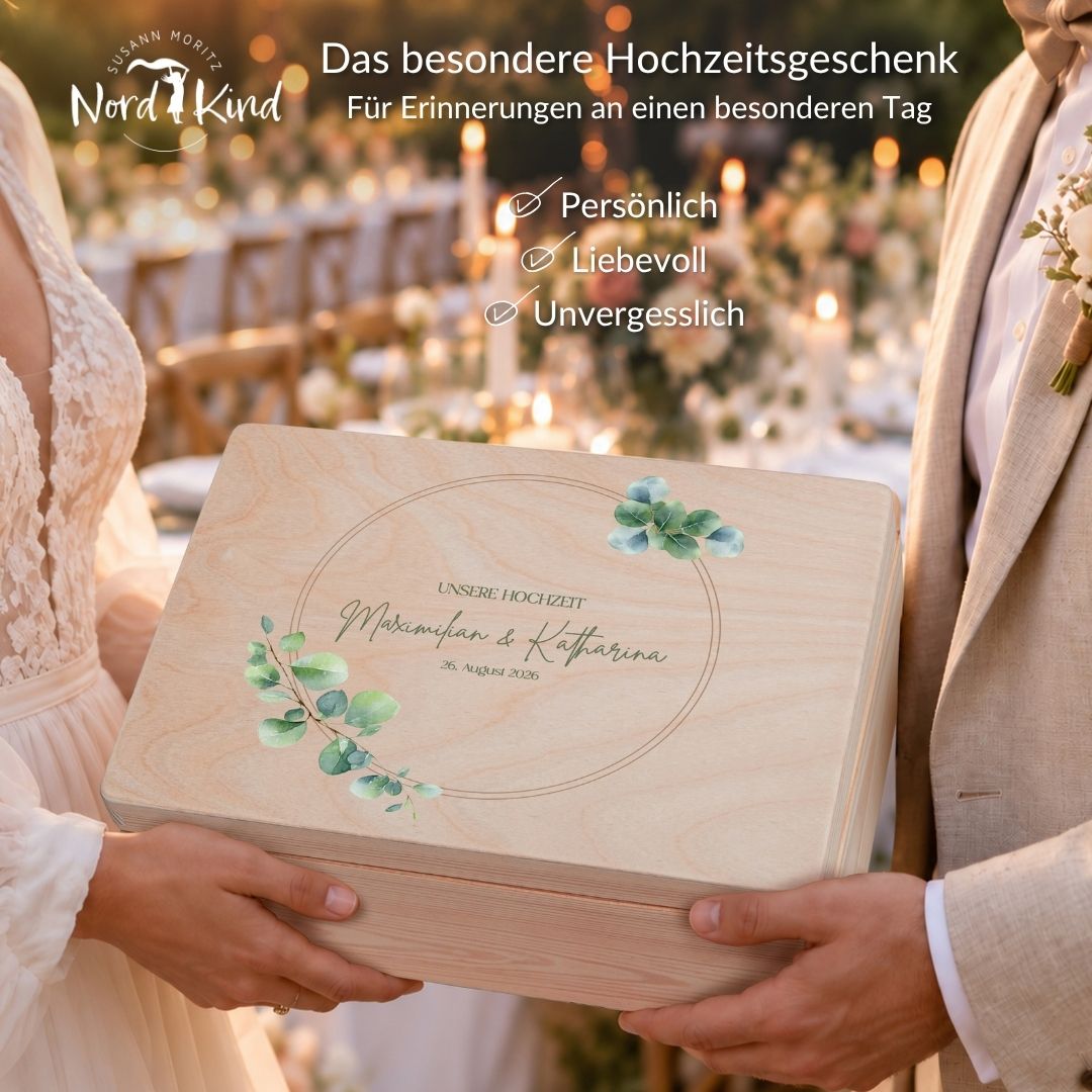 Personalisierte Erinnerungsbox aus Holz als besonderes Hochzeitsgeschenk für ein Brautpaar