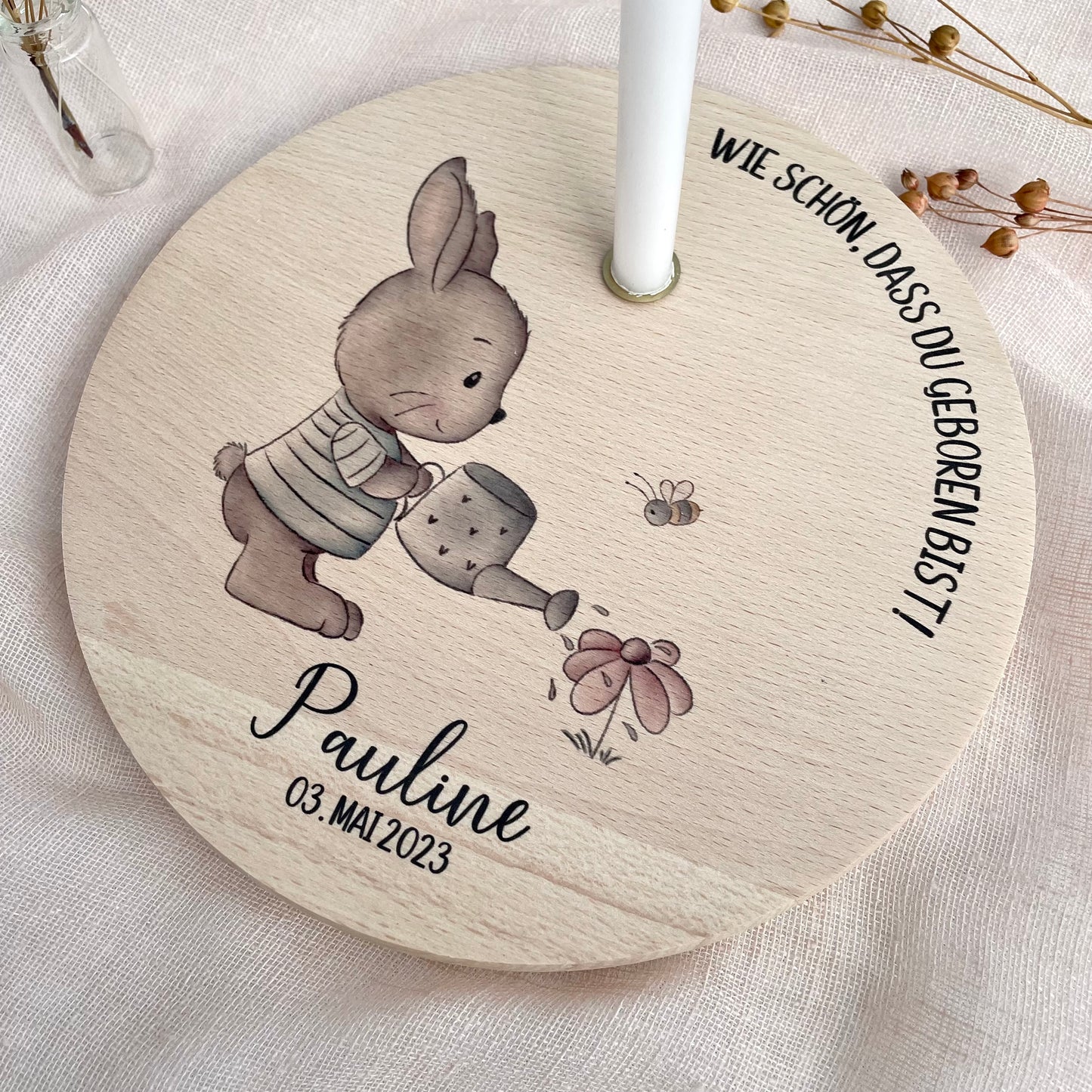 Kerzenteller Hase mit Spruch Wie schön, dass du geboren bist! personalisierbar mit Namen