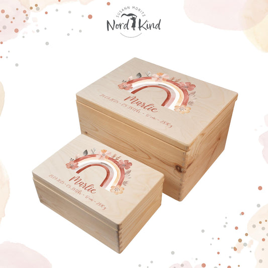 Personalisierte Erinnerungsbox Baby aus Holz, Motiv Regenbogen 1