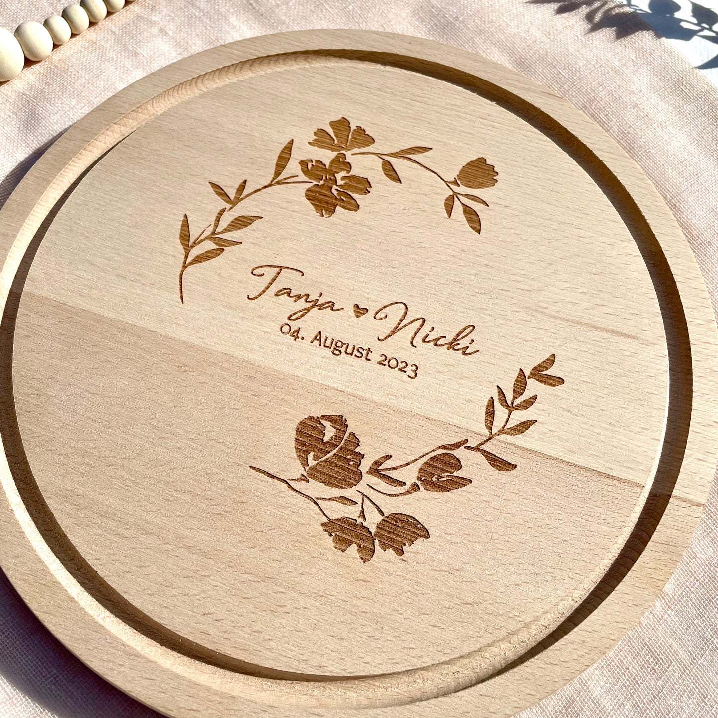 personalisiertes Frühstücksbrett Hochzeit Blütenzweige