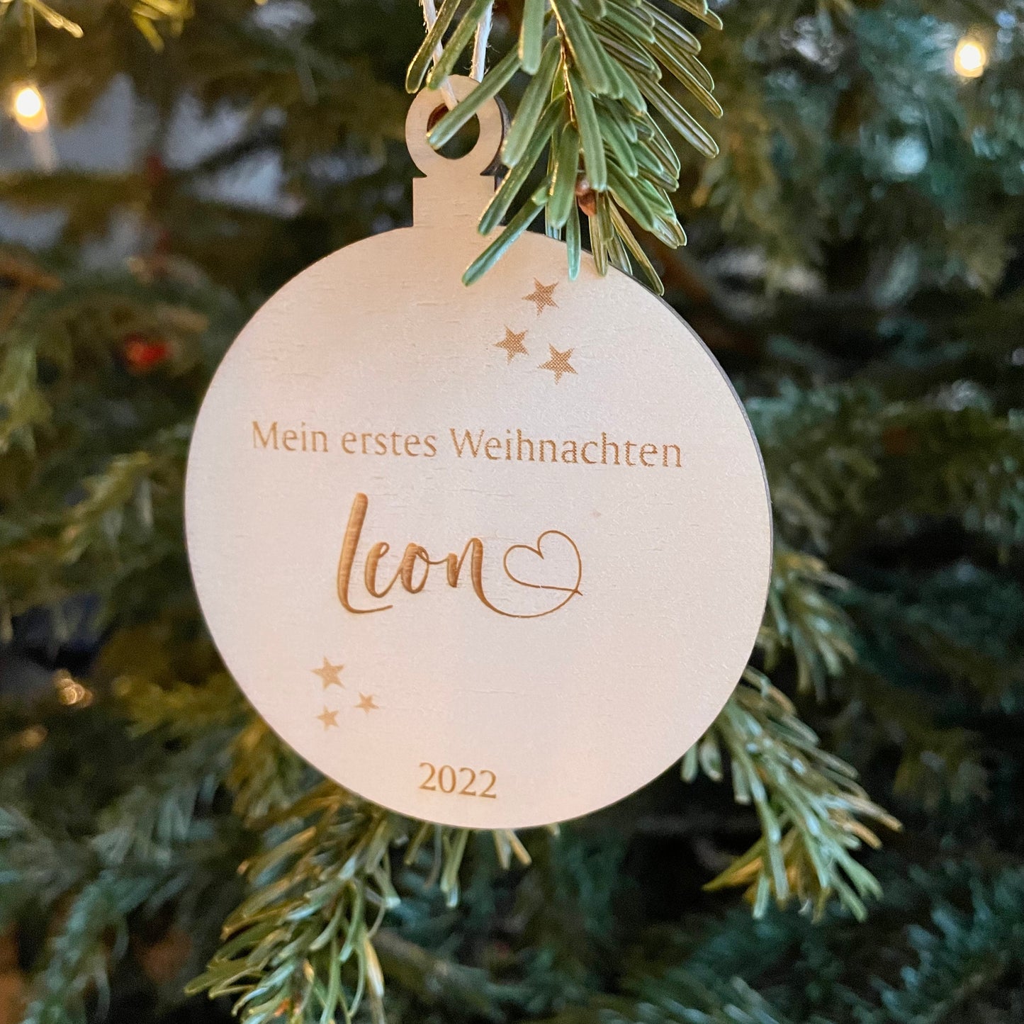 personalisierter Holz Anhänger | Name mit Herz und Jahr  | Weihnachtsbaumkugel | Christbaumanhänger  | erstes Weihnachten