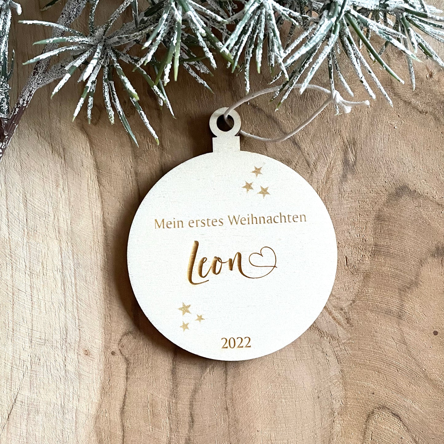 personalisierter Holz Anhänger | Name mit Herz und Jahr  | Weihnachtsbaumkugel | Christbaumanhänger  | erstes Weihnachten